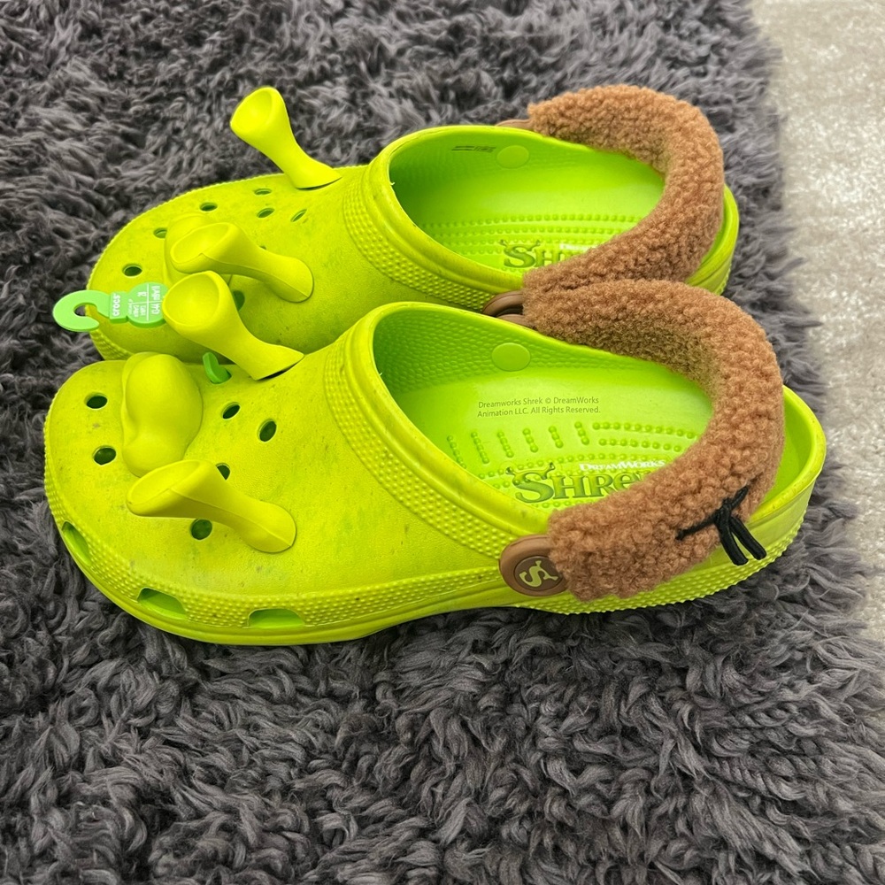 Shrek classic clog size M9 or W10 crocs brand new